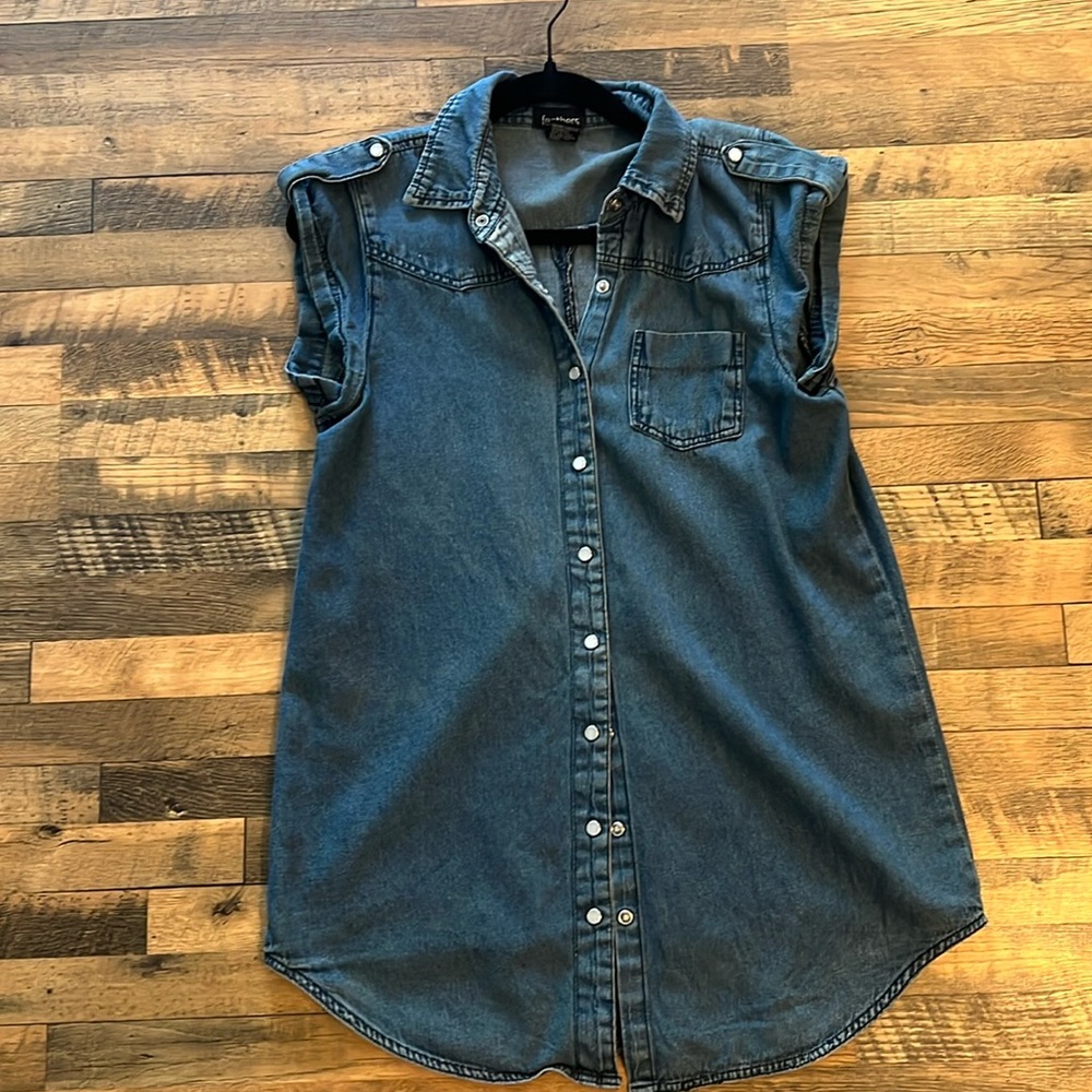 Feathers brand denim jean short-sleeved button down shirt, M.